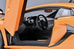 1:18 Lamborghini Aventador SVJ Pearl Orange 79218 - Autoart