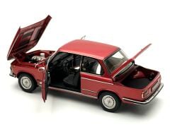 1:18 BMW 2002 L tii 1974 Red Metallic 70504 - Autoart