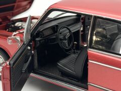 1:18 BMW 2002 L tii 1974 Red Metallic 70504 - Autoart