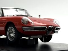 1:18 Alfa Romeo 1600 Duetto Spider Red 1966 - Autoart