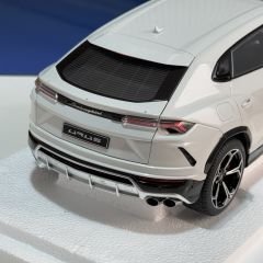 1:18 Lamborghini Urus 2018 Metallic White HATALI - Autoart