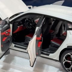 1:18 Lamborghini Urus 2018 Metallic White HATALI - Autoart