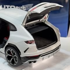 1:18 Lamborghini Urus 2018 Metallic White HATALI - Autoart
