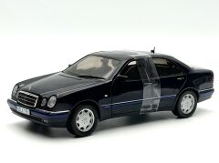 1:18 Mercedes-Benz E Class E320 Elegance W210 Blue - SunStar