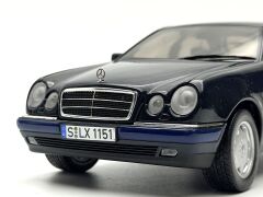 1:18 Mercedes-Benz E Class E320 Elegance W210 Blue - SunStar