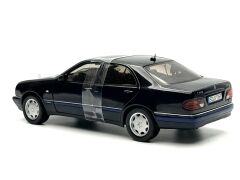 1:18 Mercedes-Benz E Class E320 Elegance W210 Blue - SunStar