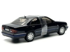1:18 Mercedes-Benz E Class E320 Elegance W210 Blue - SunStar
