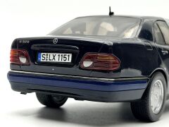 1:18 Mercedes-Benz E Class E320 Elegance W210 Blue - SunStar