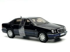 1:18 Mercedes-Benz E Class E320 Elegance W210 Blue - SunStar