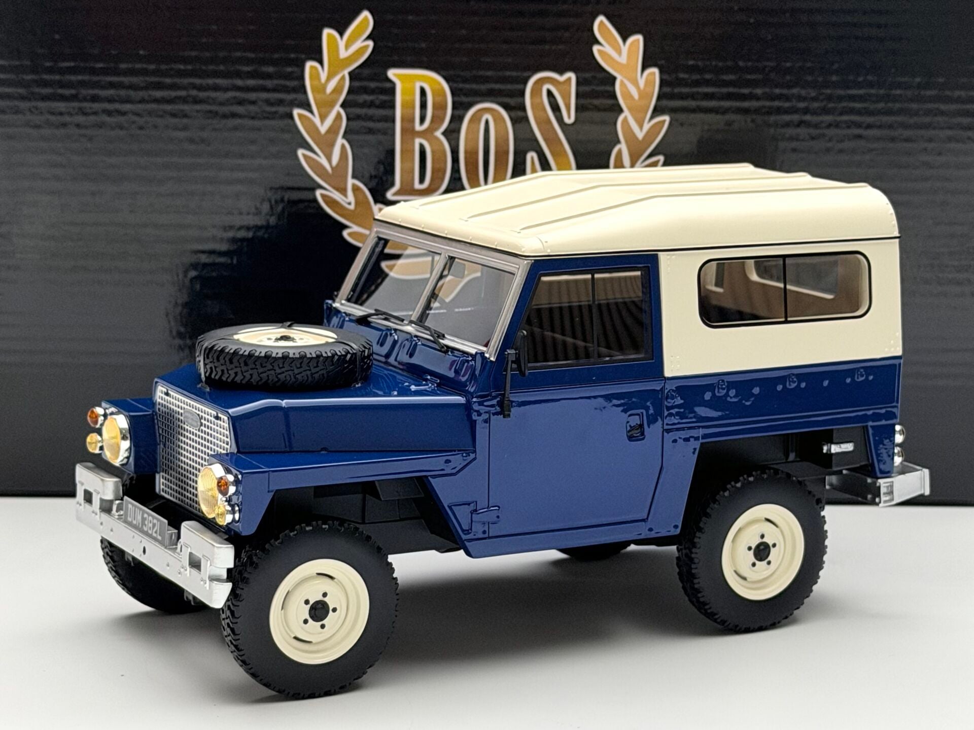 1:18 Land Rover Lightweight Series III Dark Blue 1973 - BOS Model