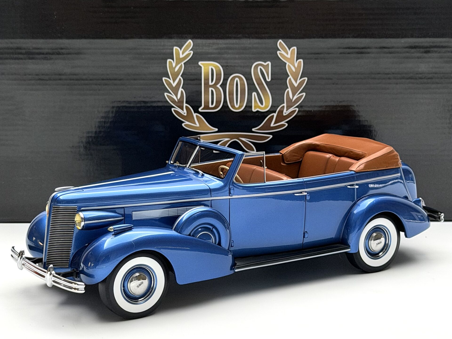 1:18 Buick Roadmaster 80-C Phaeton Blue 1937 - BOS Model