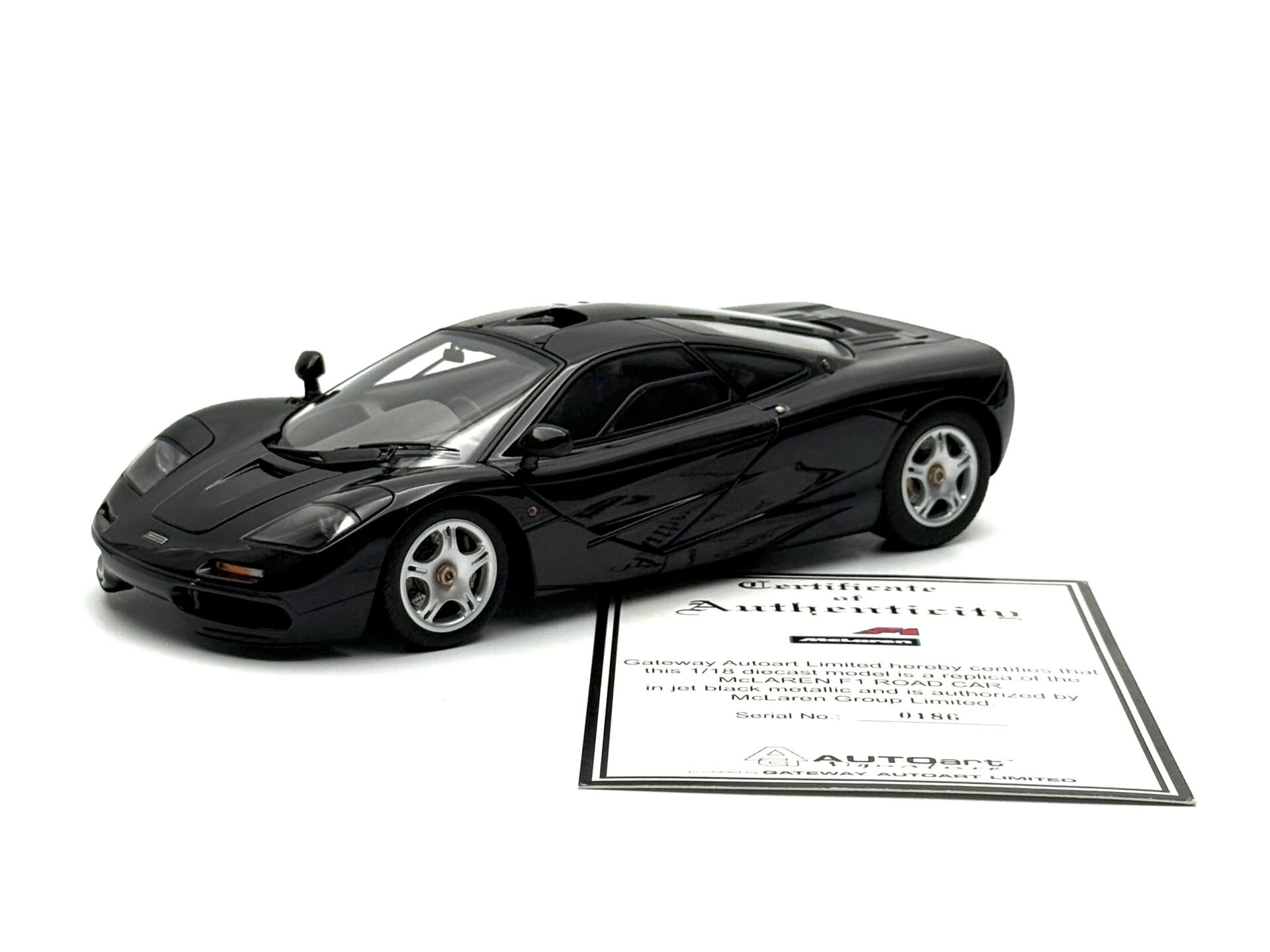 1:18 McLaren F1 Short Tail Road Car Jet Black 76002 - Autoart
