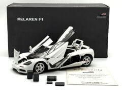 1:18 McLaren F1 Short Tail Road Car White 76004 - Autoart