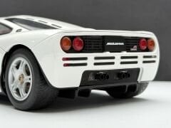 1:18 McLaren F1 Short Tail Road Car White 76004 - Autoart