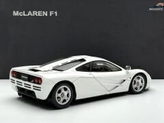 1:18 McLaren F1 Short Tail Road Car White 76004 - Autoart