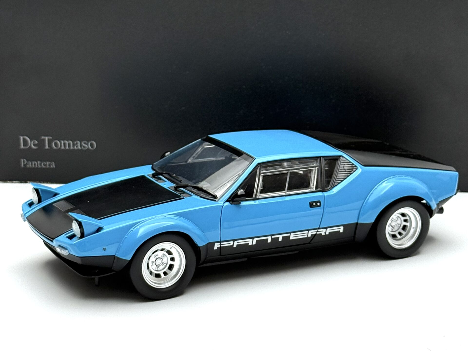 1:18 De Tomaso Pantera GT4 1973 Blue Black - Kyosho