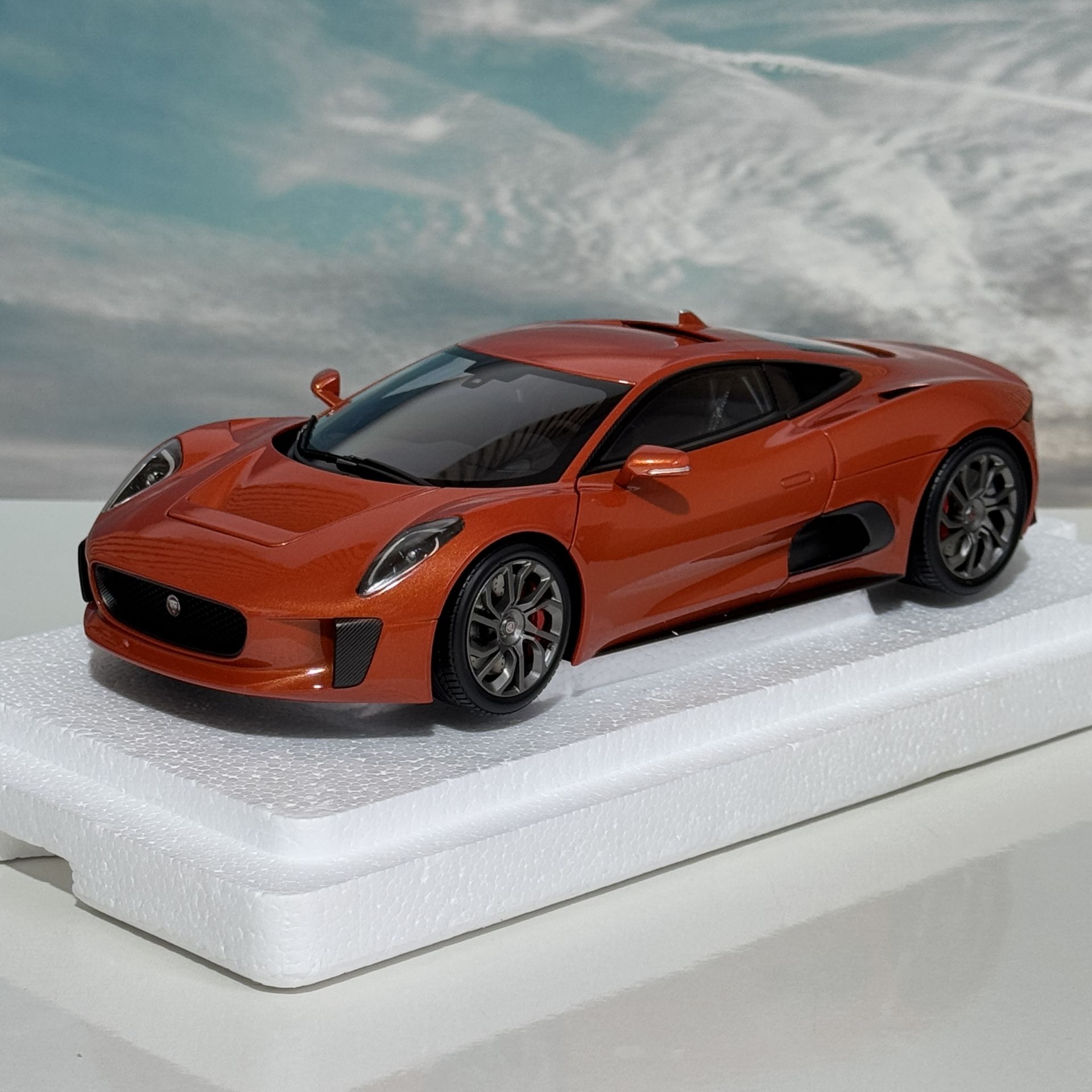1:18 Jaguar C-X75 Firesand Metallic 810604 - Almost Real