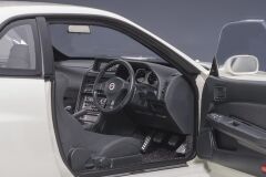 1:18 Nissan Skyline GT-R R34 V Spec 2 2001 White Pearl - Autoart