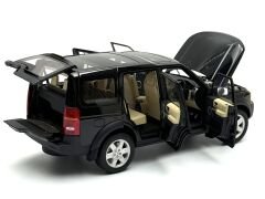 1:18 Land Rover Discovery 3 2005 Black 74802 - Autoart