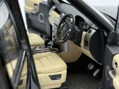 1:18 Land Rover Discovery 3 2005 Black 74802 - Autoart