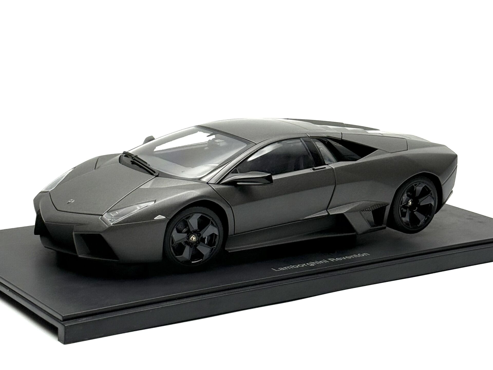 1:18 Lamborghini Reventon Matt Grey 74591 - Autoart