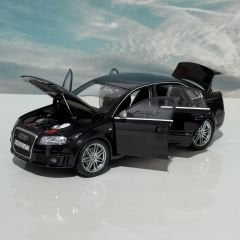 1:18 AUDI RS4 Phantomschwarz 2005 - Minichamps Dealer Edition