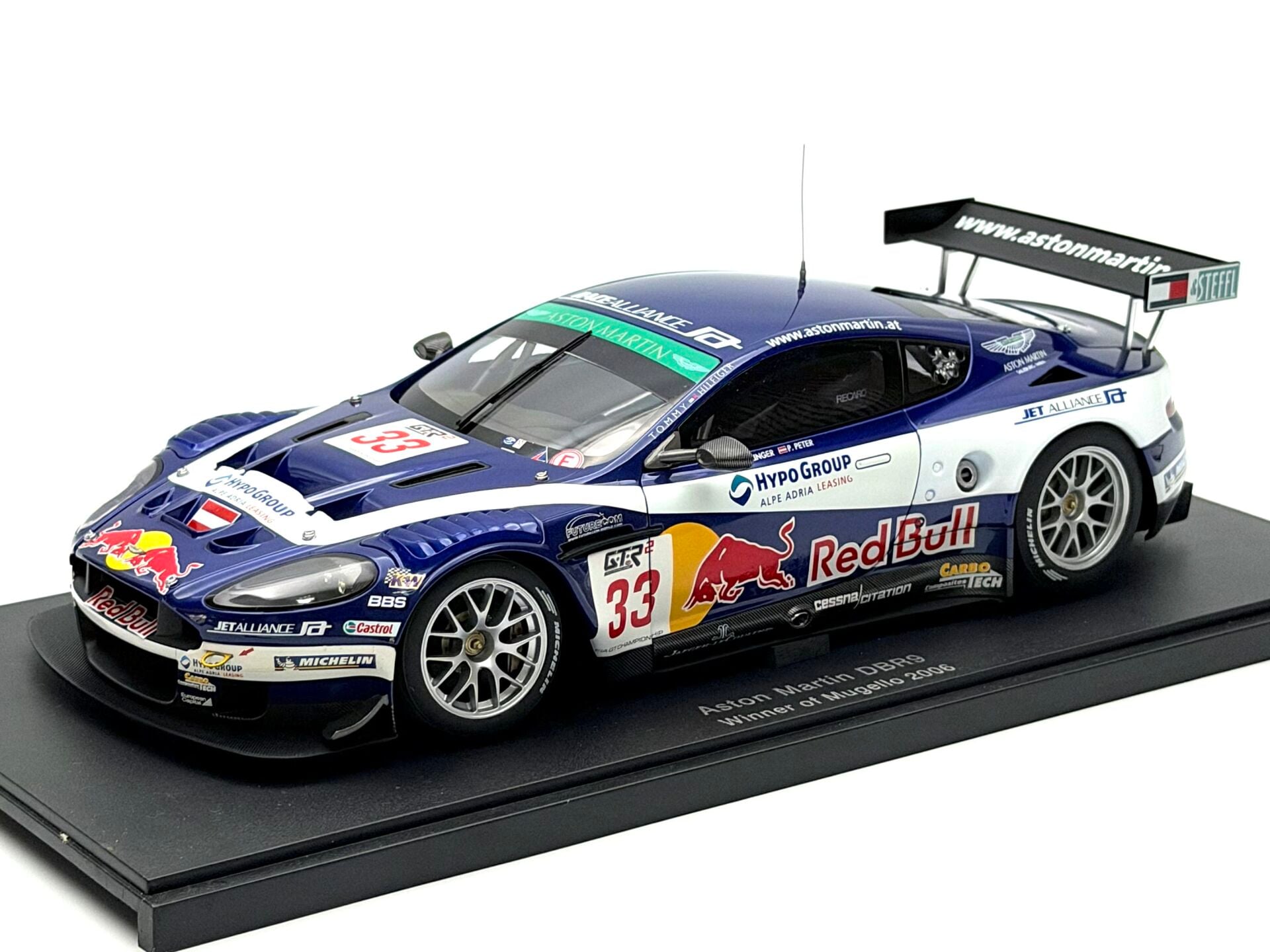 1:18 Aston Martin DBR9 Winner Mugello Red Bull - Autoart