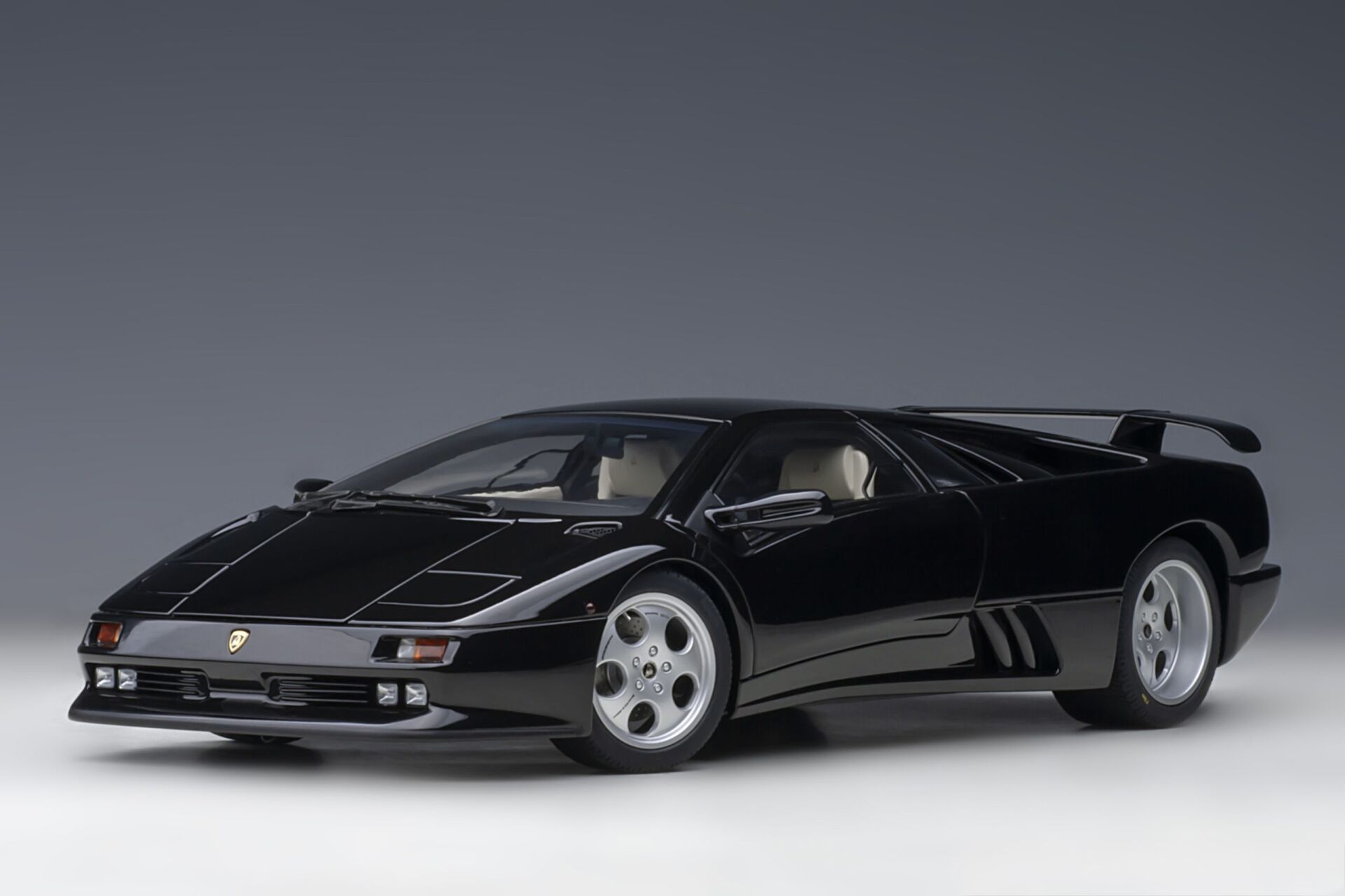 1:18 Lamborghini Diablo SE30 30th Anniversary Black 79159 - Autoart