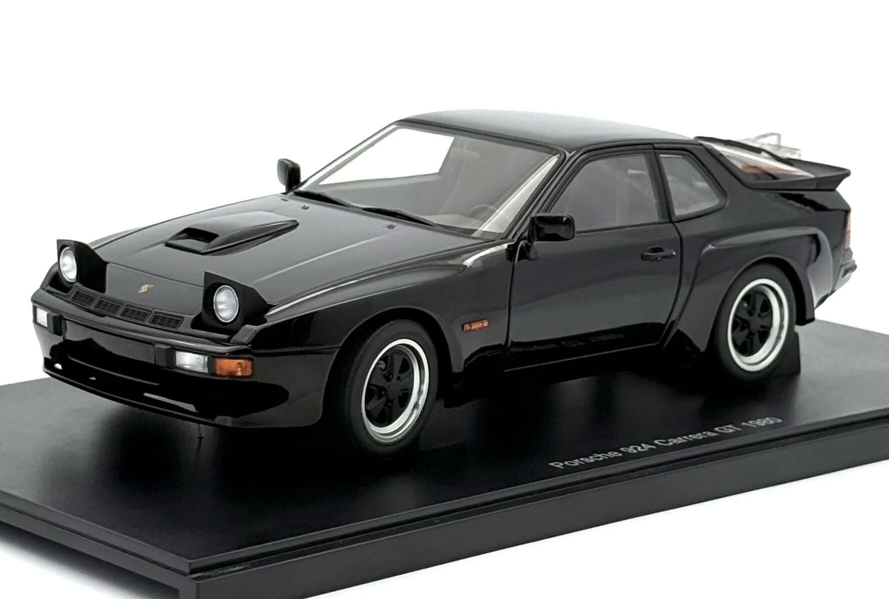 1:18 Porsche 924 Carrera GT Black 1980 - Autoart