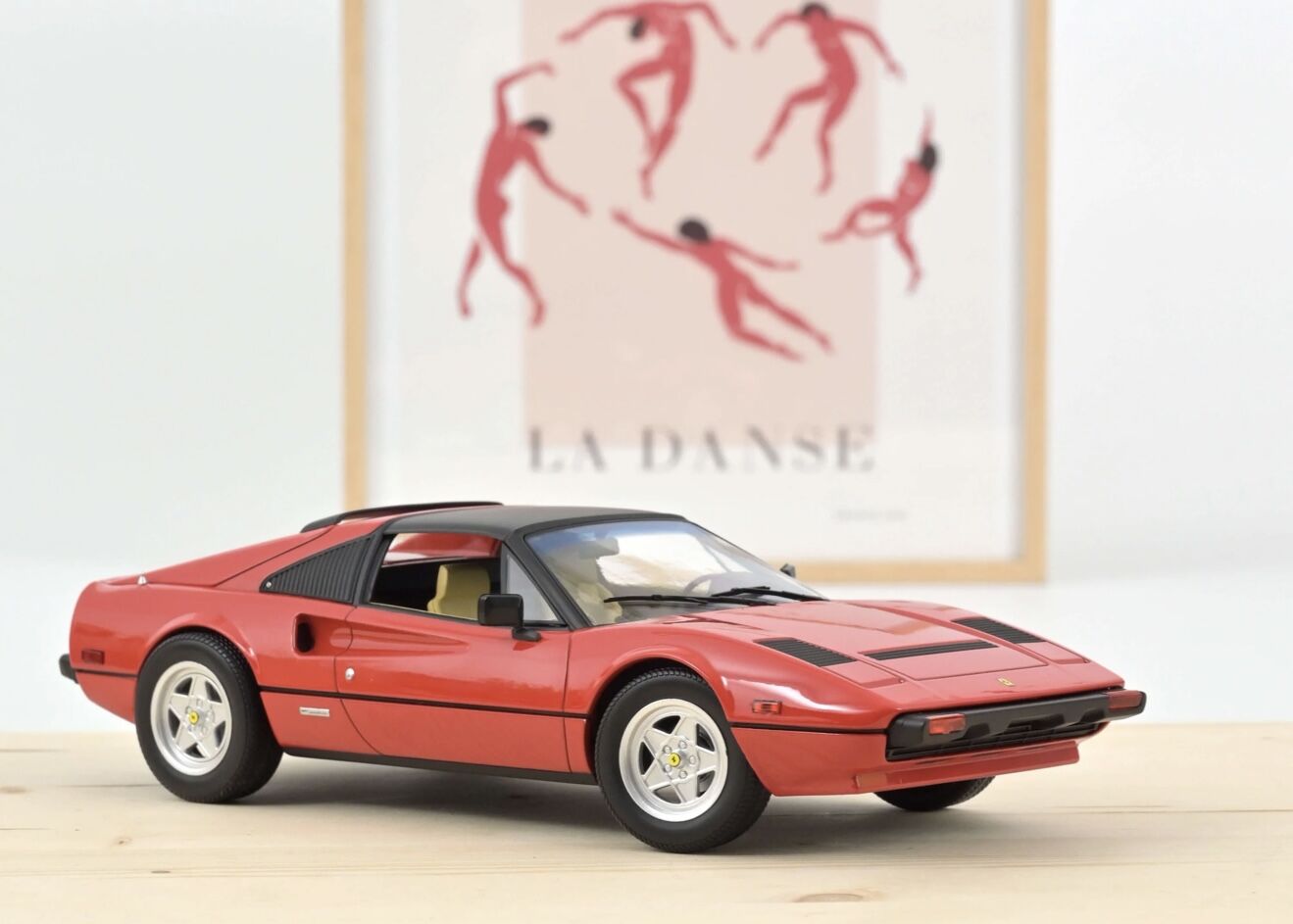 1:18 Ferrari 308 GTS TV Serie Magnum PI 1982 Red - Norev