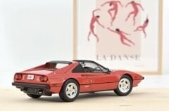 1:18 Ferrari 308 GTS TV Serie Magnum PI 1982 Red - Norev