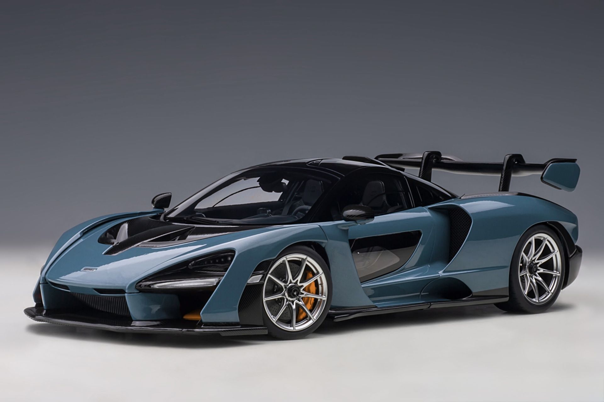 1:18 McLaren Senna Vision Victory / Grey 2018 76077 - Autoart