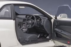 1:18 Nissan Skyline GT-R R34 V Spec 2 2001 White Pearl - Autoart