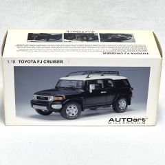 1:18 Toyota FJ Cruiser Black 2007 - Autoart