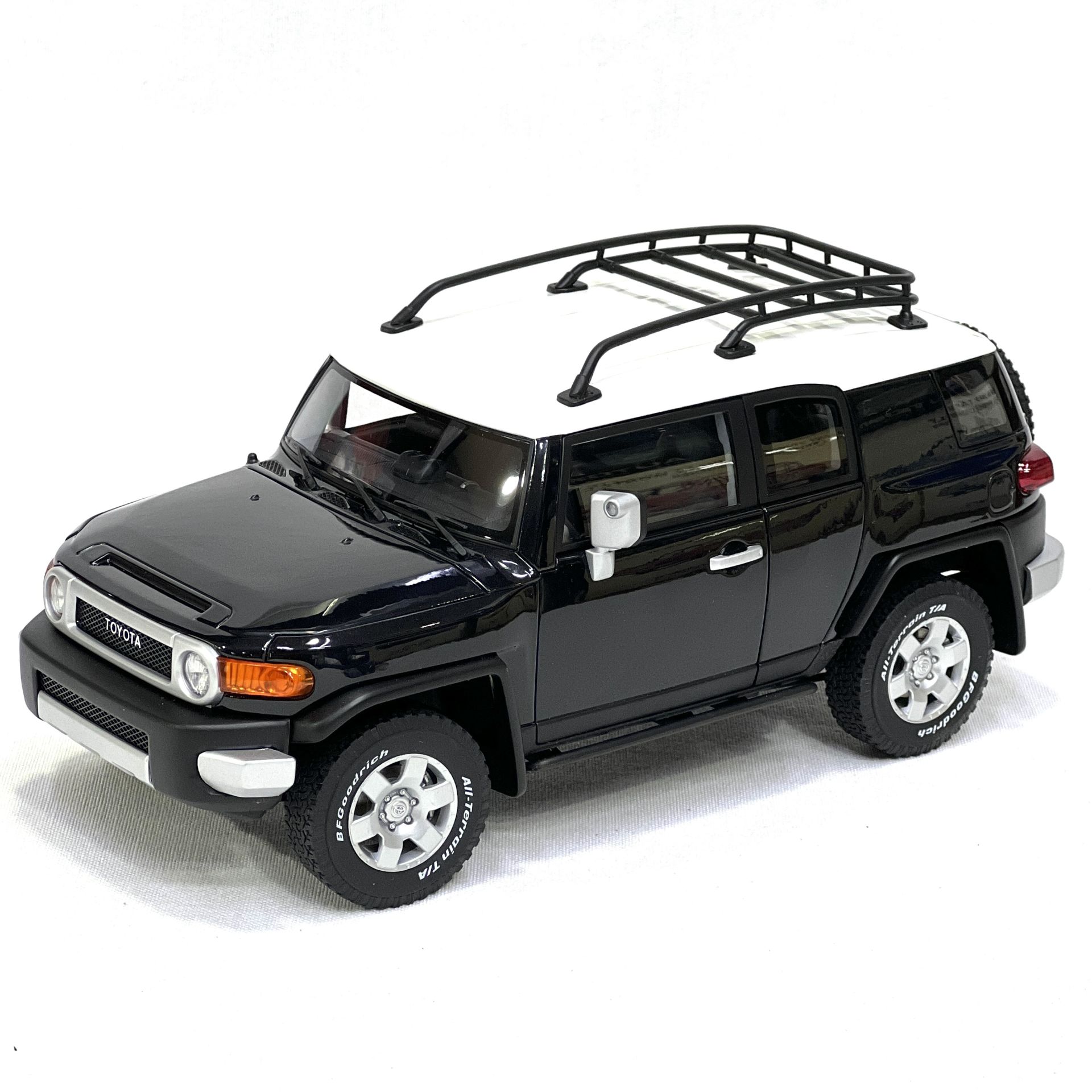 1:18 Toyota FJ Cruiser Black 2007 - Autoart