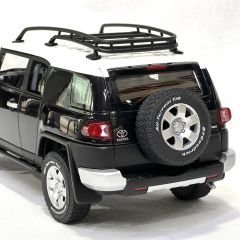 1:18 Toyota FJ Cruiser Black 2007 - Autoart