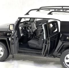 1:18 Toyota FJ Cruiser Black 2007 - Autoart