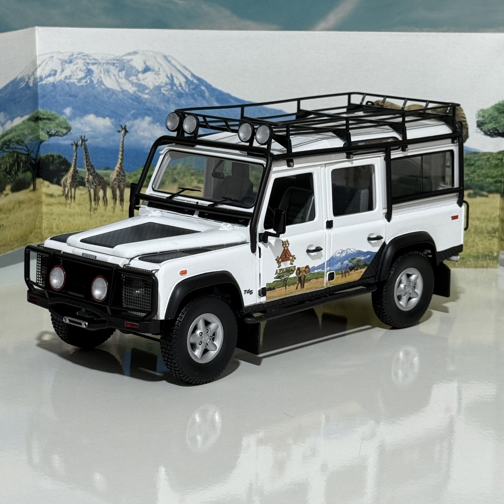 1:18 Land Rover Defender 110 Montecristo Afrique - Universal Hob