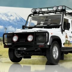 1:18 Land Rover Defender 110 Montecristo Afrique - Universal Hob