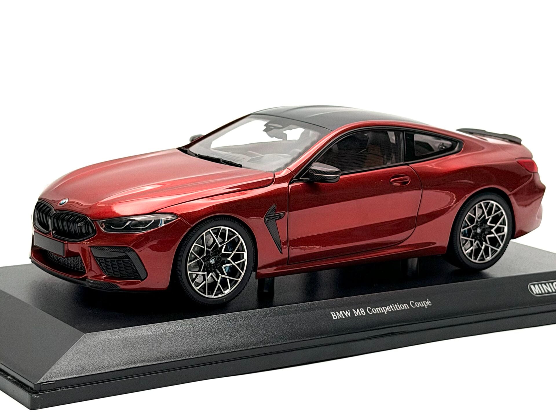 1:18 BMW M8 Competition Coupe 2020 Red Metallic - Minichamps