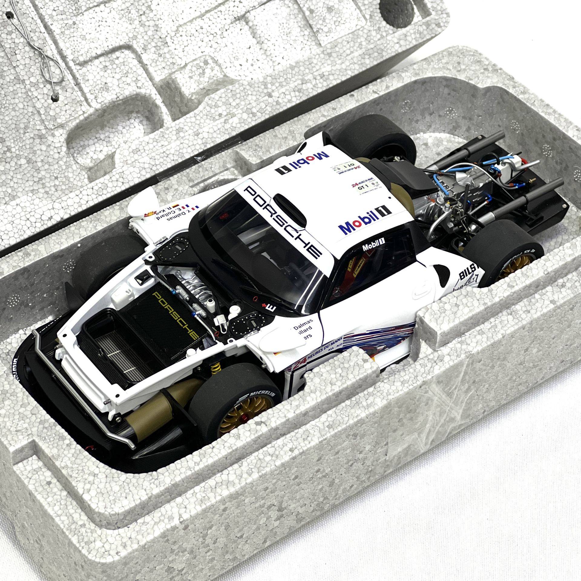 1:18 Porsche 911 GT1 24H Le Mans 1997 Mobil 1 - Autoart