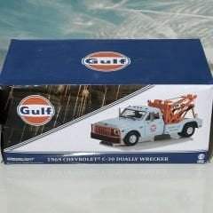 1:18 Chevrolet C-30 Dually Wrecker 1969 Gulf - Greenlight