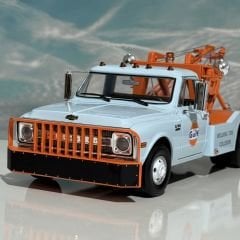 1:18 Chevrolet C-30 Dually Wrecker 1969 Gulf - Greenlight