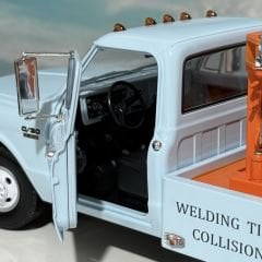 1:18 Chevrolet C-30 Dually Wrecker 1969 Gulf - Greenlight