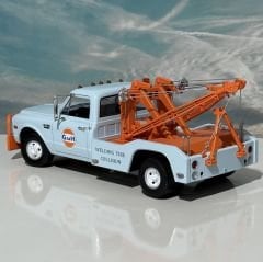 1:18 Chevrolet C-30 Dually Wrecker 1969 Gulf - Greenlight