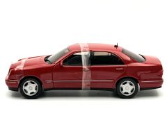 1:18 Mercedes-Benz E Class E320 Avantgarde W210 Red- SunStar