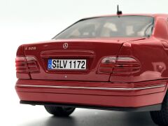1:18 Mercedes-Benz E Class E320 Avantgarde W210 Red- SunStar