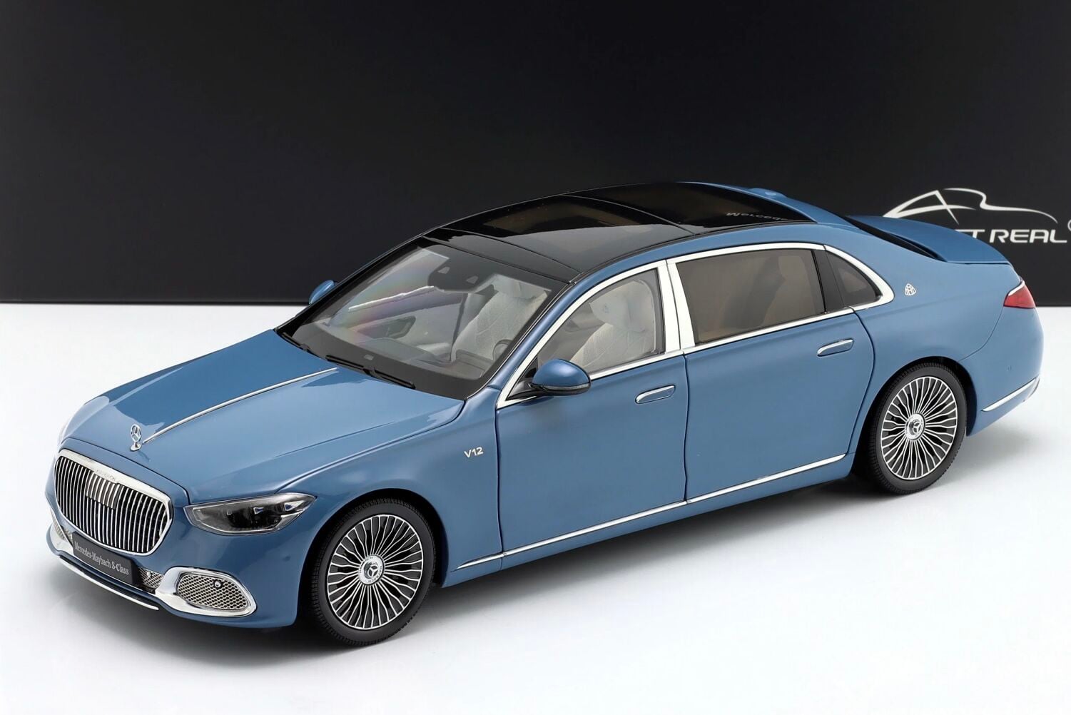 1:18 Mercedes-Maybach S680 V12 Blue 2021 - Almost Real