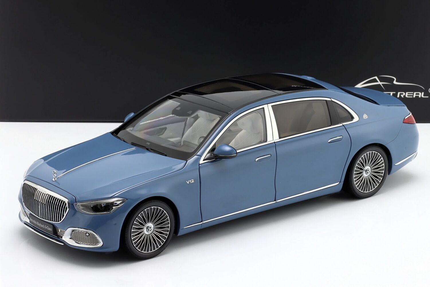 1:18 Mercedes-Maybach S680 V12 Blue 2021 - Almost Real