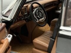 1:18 Mercedes-Benz 600 Pullman W100 Limousine Black - Autoart Dealer